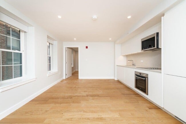 Building Photo - 22 Fleet St