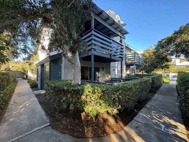 Building Photo - Beautiful Granite Hills Town Home