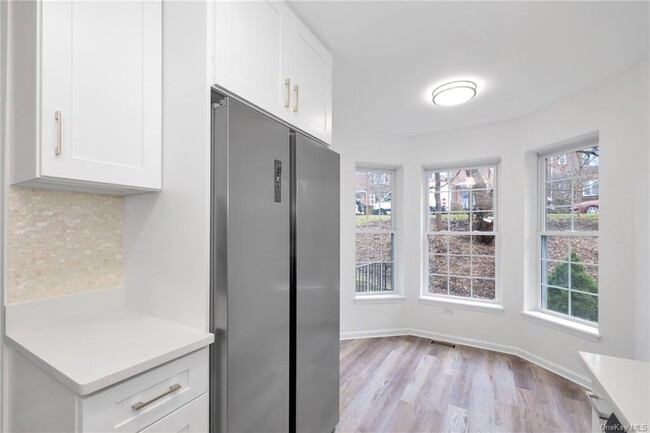 Building Photo - 41 N Moger Ave