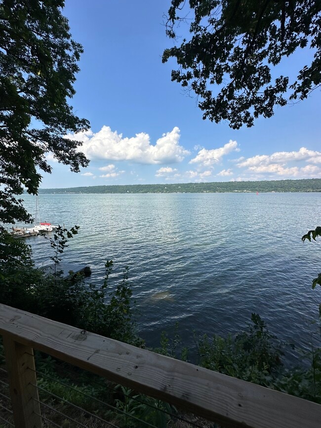 Foto del edificio - 835 Taughannock Blvd