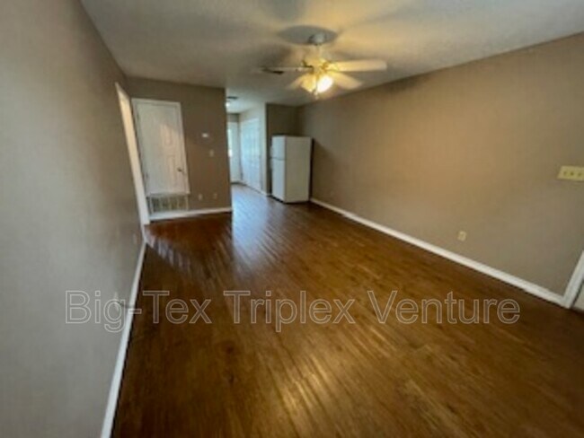 Building Photo - 278 N Pecan St