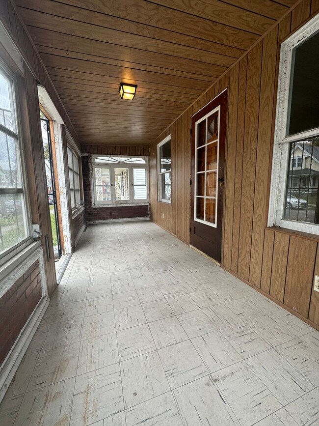 Building Photo - North End - One Story Home!!