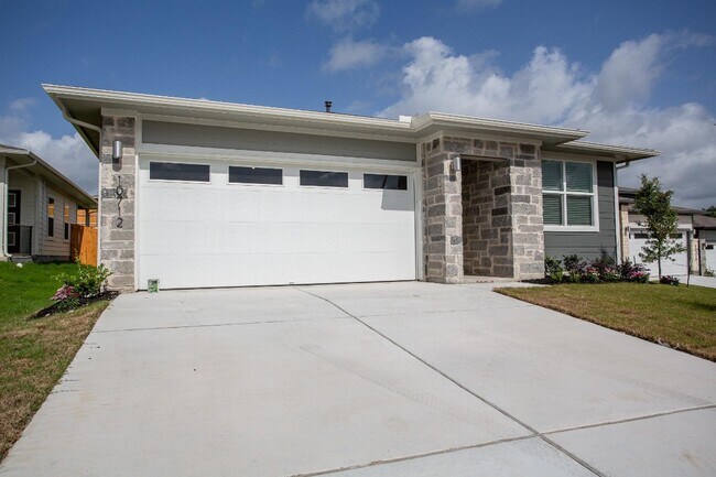 Building Photo - 10712 Deaton Ln