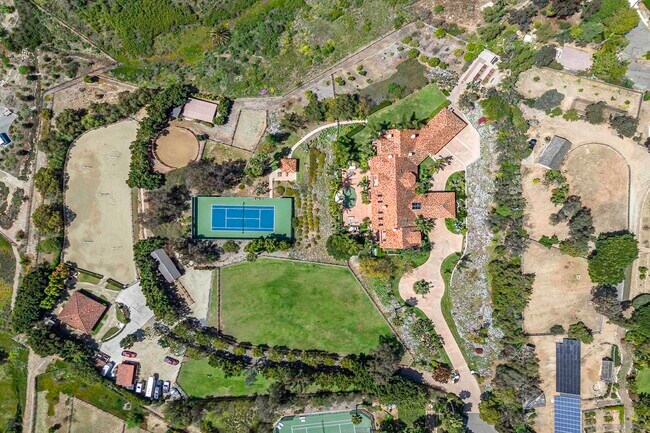 Building Photo - 5305 La Crescenta Rd