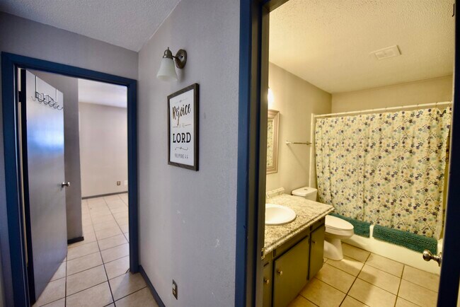 Foto del edificio - 710 W Cantu Rd