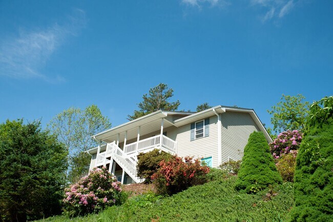 Foto del edificio - 18 Pine Tops Dr