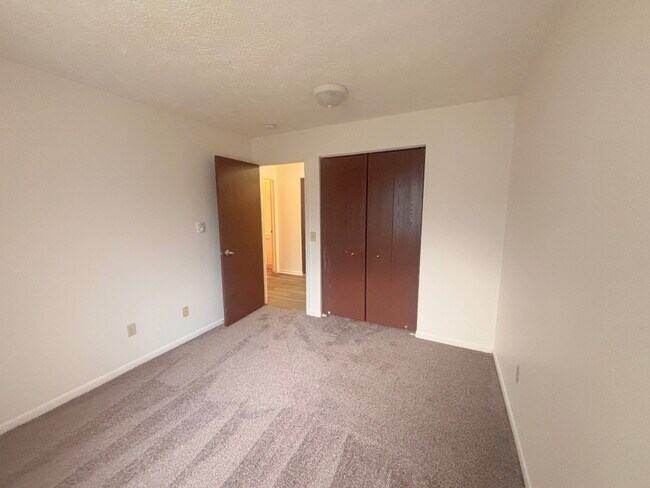 Building Photo - Blue Spruce Apartments