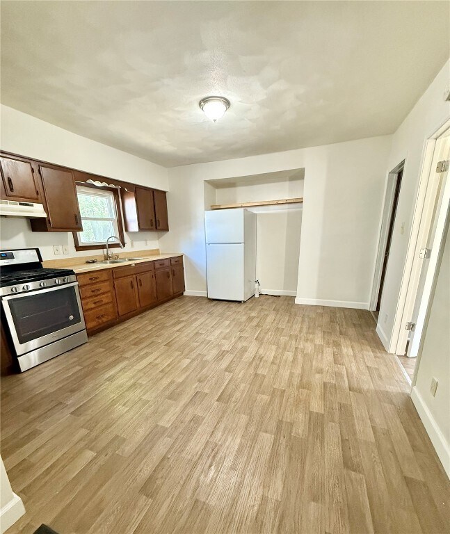 Foto del edificio - 115 S Lawn Ave