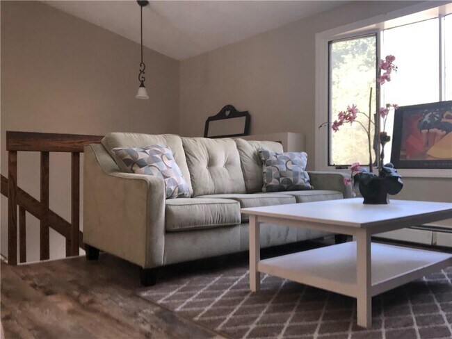 Foto del edificio - 49 Joy Ln