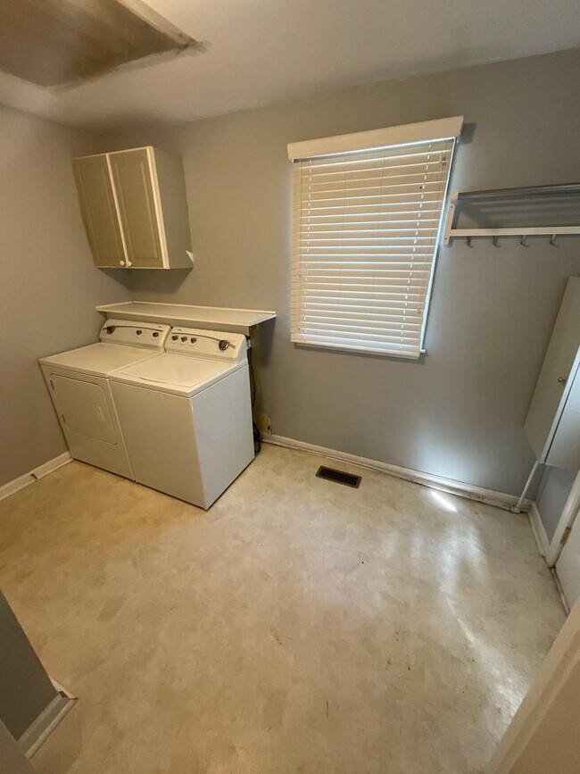 Foto del edificio - *Aug 2025*- A Perfect 3 bed, 2 bath house!