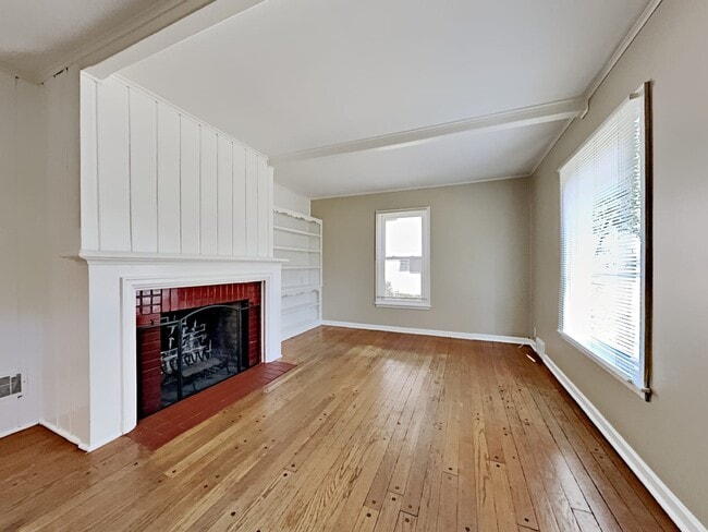 Building Photo - 2035 3rd St E