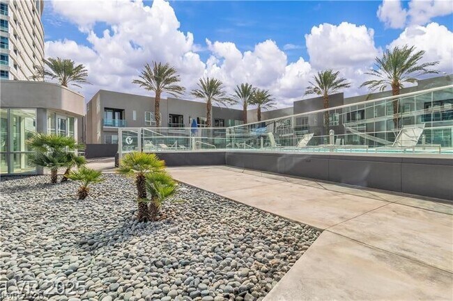 Foto del edificio - 4525 Dean Martin Dr