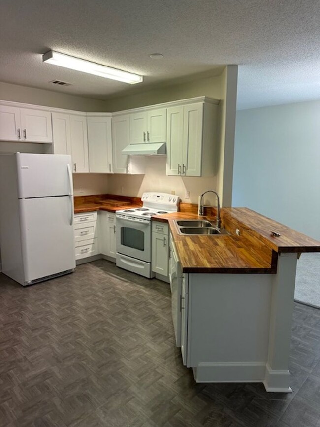 Building Photo - Village at Old Town Unit - 2 Bedroom/2 Bat...