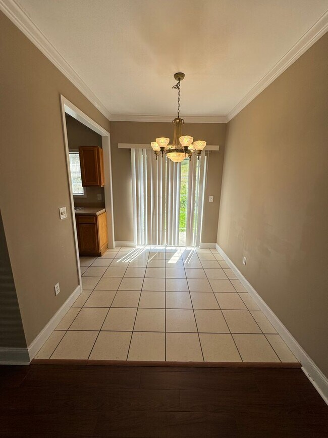Building Photo - Nice 2/2.5 TownHouse in East Rome-$1,195