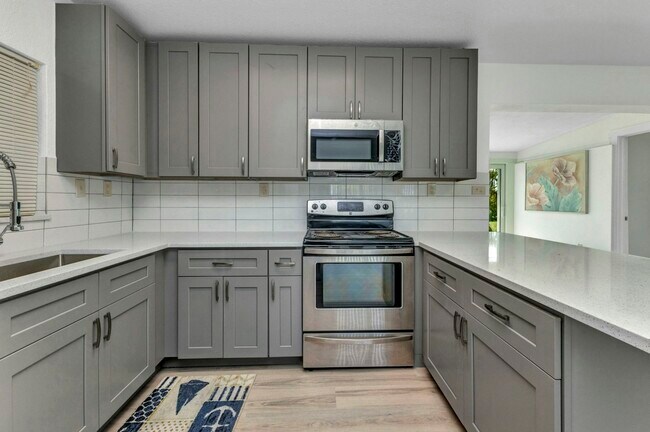 Building Photo - 501 Palmetto Dr