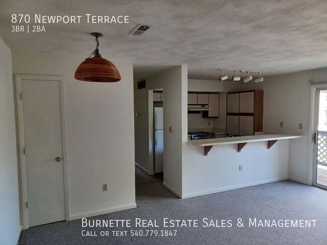 Foto del edificio - 870 Newport Terrace