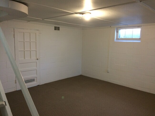 Building Photo - 374 N 47th St