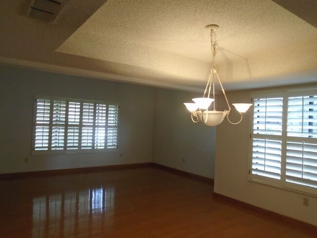 Building Photo - GATED COMMUNITY !!! MOVE IN SPECIAL!! $304...