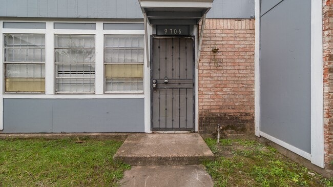 Building Photo - 9706 Farragut St