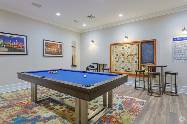 Casa club con sala multimedia y de juegos - Bristol Heights