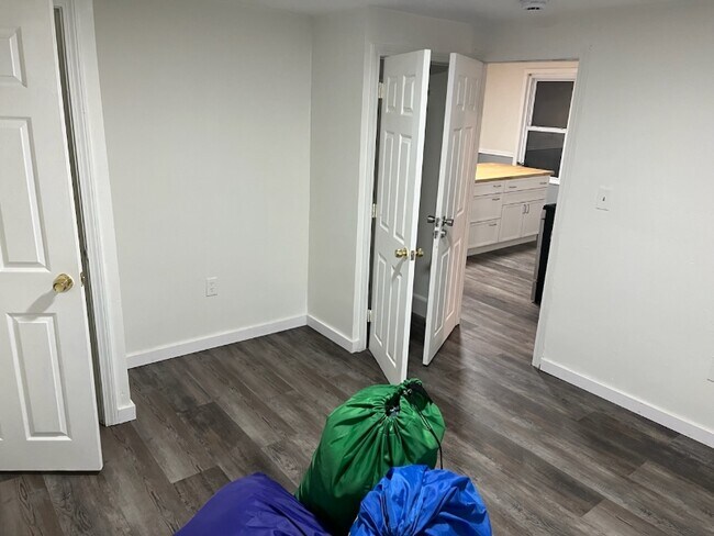 Foto del edificio - 661 Millbury St