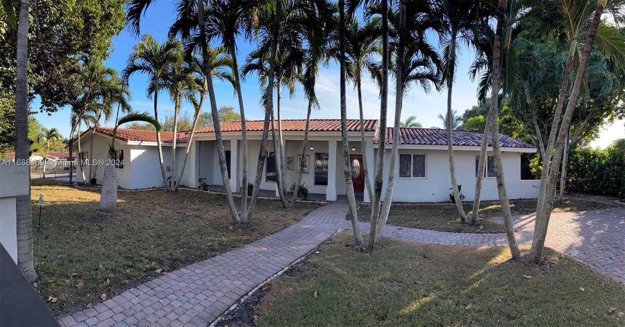 Foto principal - 8300 SW 152nd St