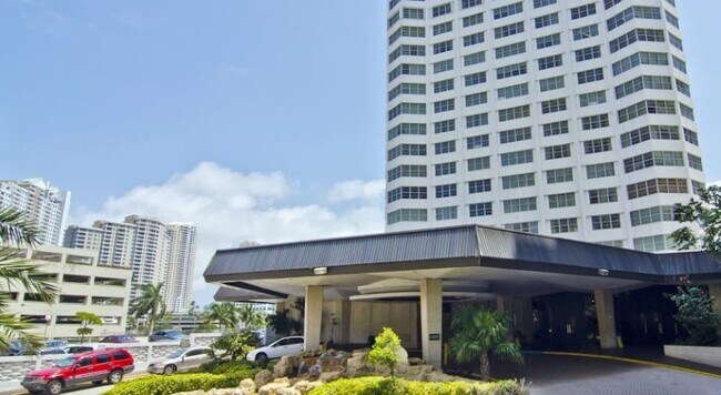 Building Photo - 999 Brickell Bay Dr