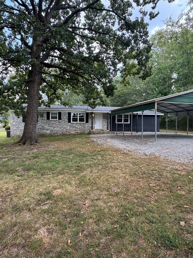 Foto del edificio - 2806 Hurricane Lake Rd