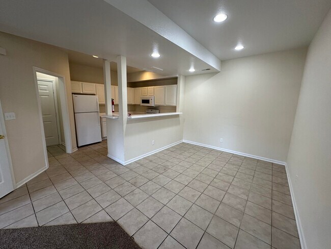 Foto del edificio - 200 White River Dr