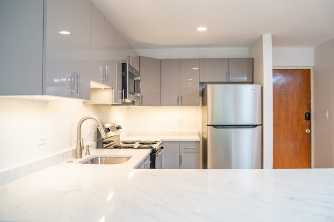 Building Photo - Kenmore Apartments
