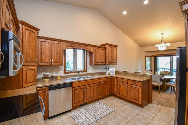 Building Photo - 3908 W 89th St
