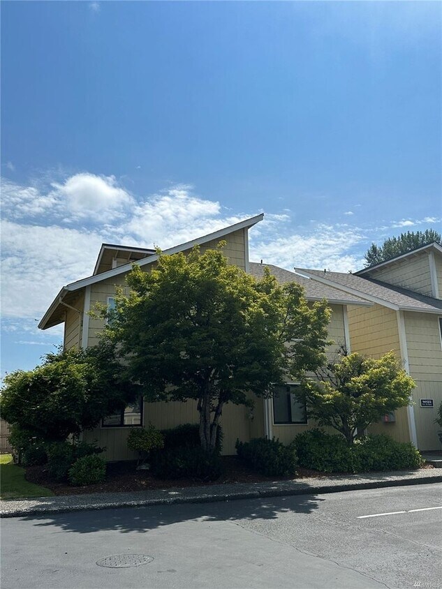 14133 NE 7th Pl, Bellevue, WA 98007 House Rental in Bellevue, WA