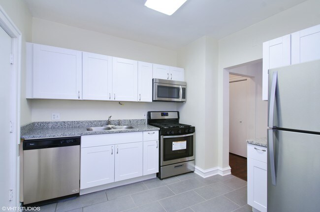 Building Photo - 630 W Waveland Ave