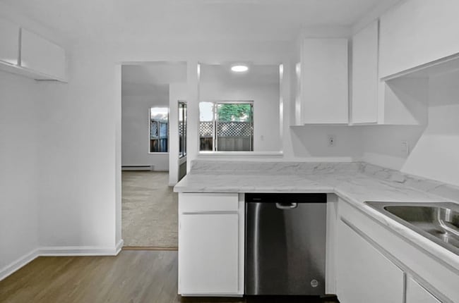 Building Photo - 1024 Delna Manor Ln