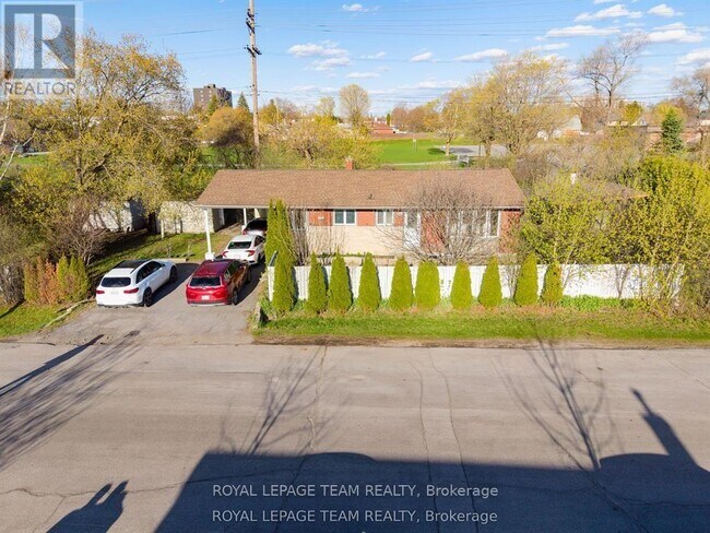 Photo du bâtiment - 925 Moorvale St