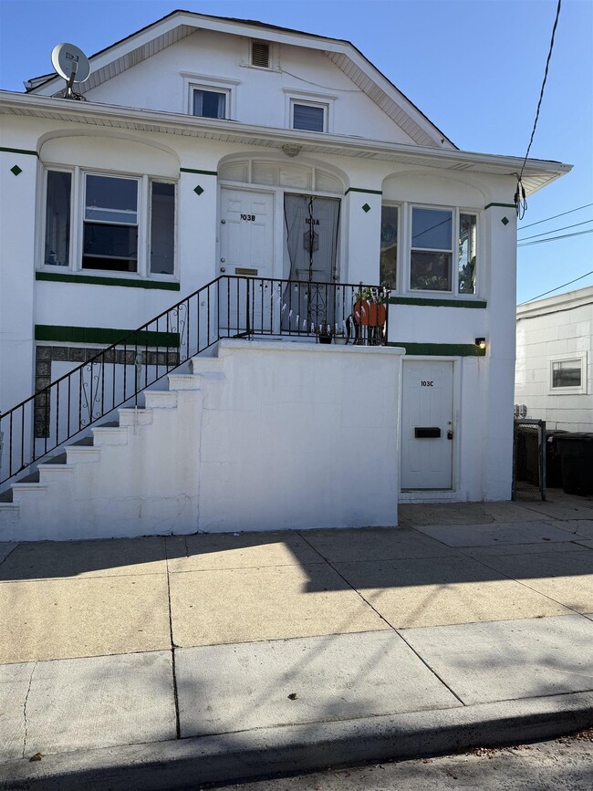 Building Photo - 103 N Troy Ave