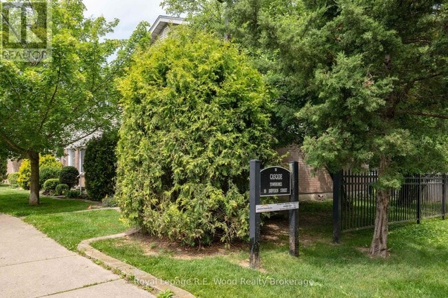 Building Photo - 10 Dufferin St