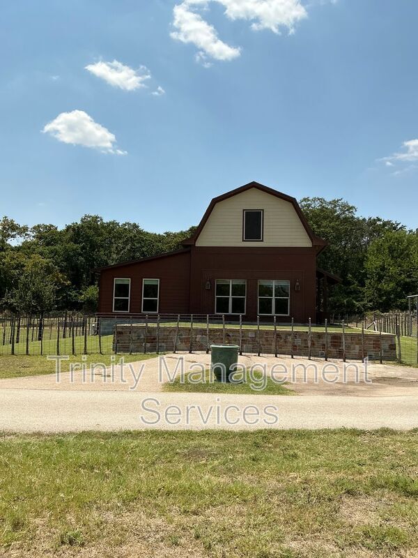 Building Photo - 1903 Santa Fe Dr