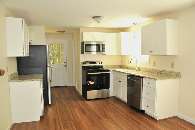 Foto del edificio - 115 High Rock Rd