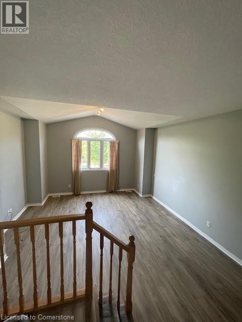 Building Photo - 309 Tealby Crescent