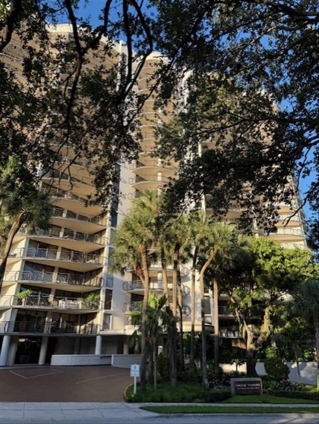 Primary Photo - 2843 S Bayshore Dr
