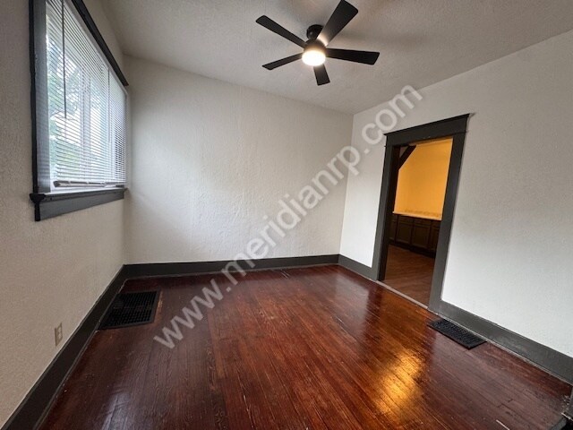 Foto del edificio - 2822 Oliver St