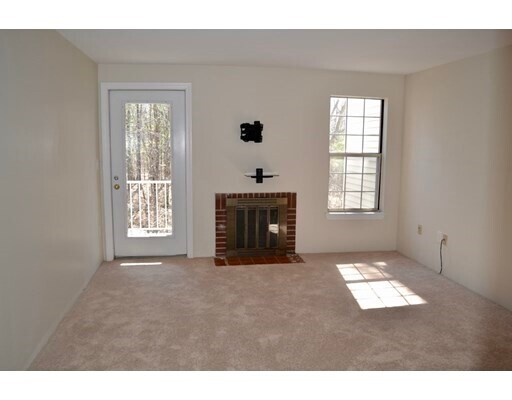 Foto principal - 7 Thoreau Ct