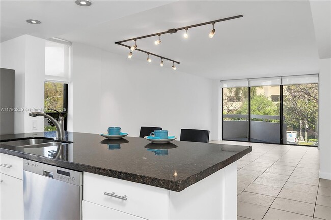 Building Photo - 2501 Brickell Ave