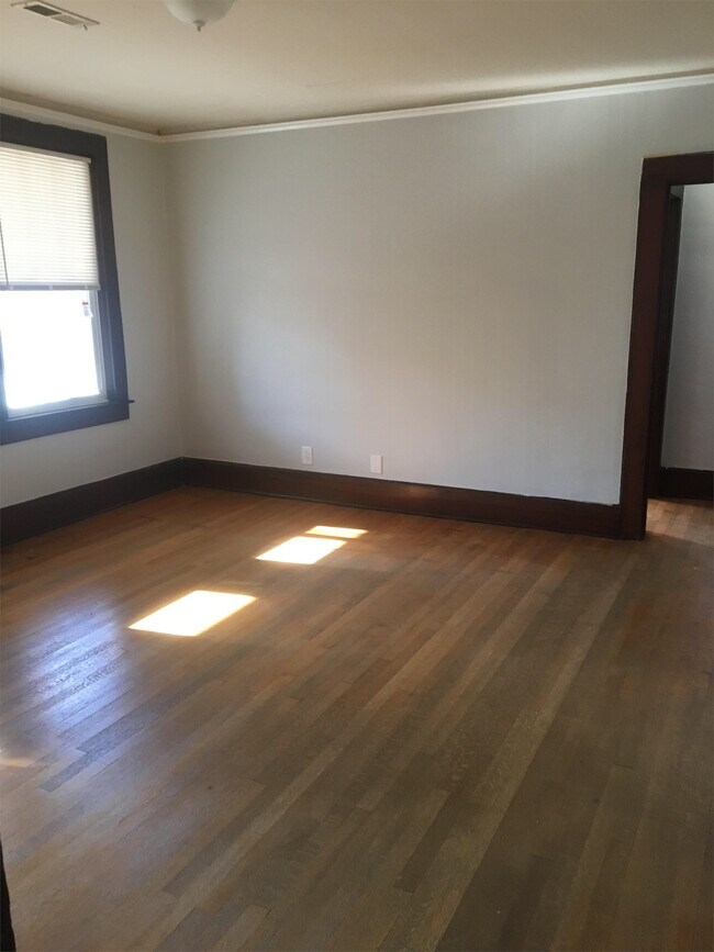 Foto del edificio - 332 W Maple St