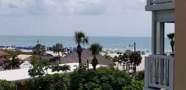 Building Photo - Silver Sands Beachfront short term 90 day min