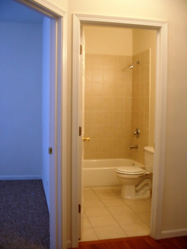 Foto del edificio - 2107 E 67th St