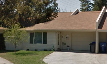 Building Photo - 853 SE Stratford Ct