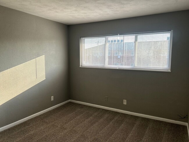 Building Photo - Forest Court Apartment Homes