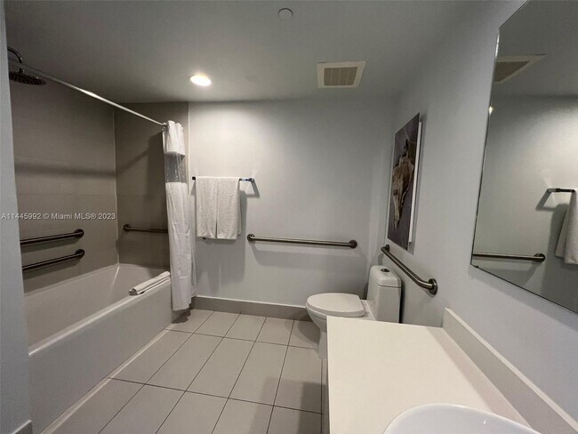 Foto del edificio - 2602 E Hallandale Beach Blvd